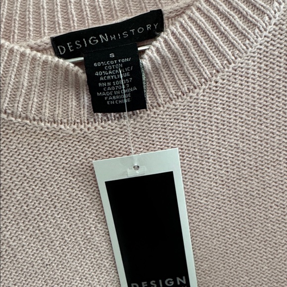 62. Design History- Pink Crochet Sleeves - Picture 4 of 6